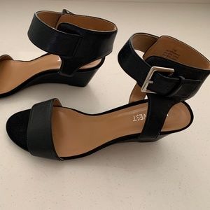 NINE WEST LOW HEEL SANDAL